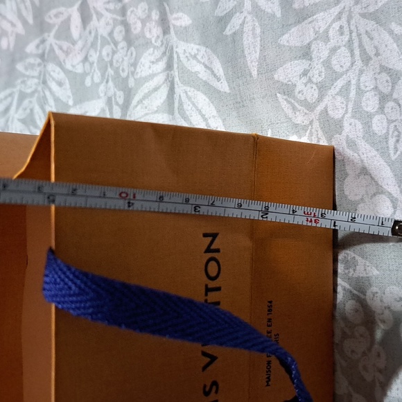 Louis Vuitton box &  small bag - Picture 4 of 11